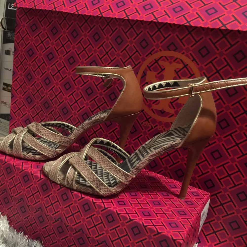 Jessica Simpson Spring Heel - Picture 2 of 2